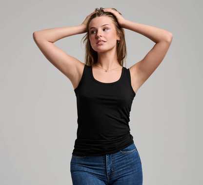 SAMPAK: TANKTOP &amp; HIGH-WAIST TRUSSER sort